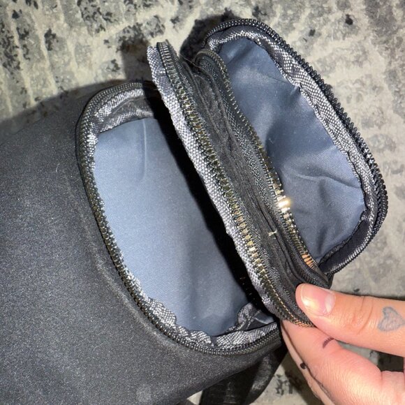 Black Crossbody Small Bag / Fanny Pack with Gold Zippers Quilted – Like New - Picture 6 of 9